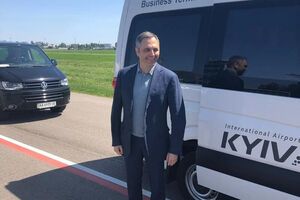 По словам собеседников издания, у экс-заместителя главы АП в эти дни были встречи с топ-чиновниками