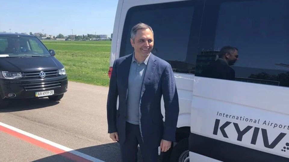 За словами співрозмовників видання, в ексзаступника глави АП цими днями були зустрічі з топпосадовцями