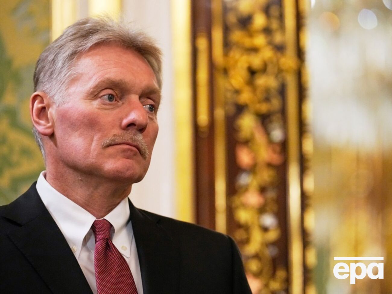 Песков также заявил, что Россия не будет обсуждать публично содержание документов