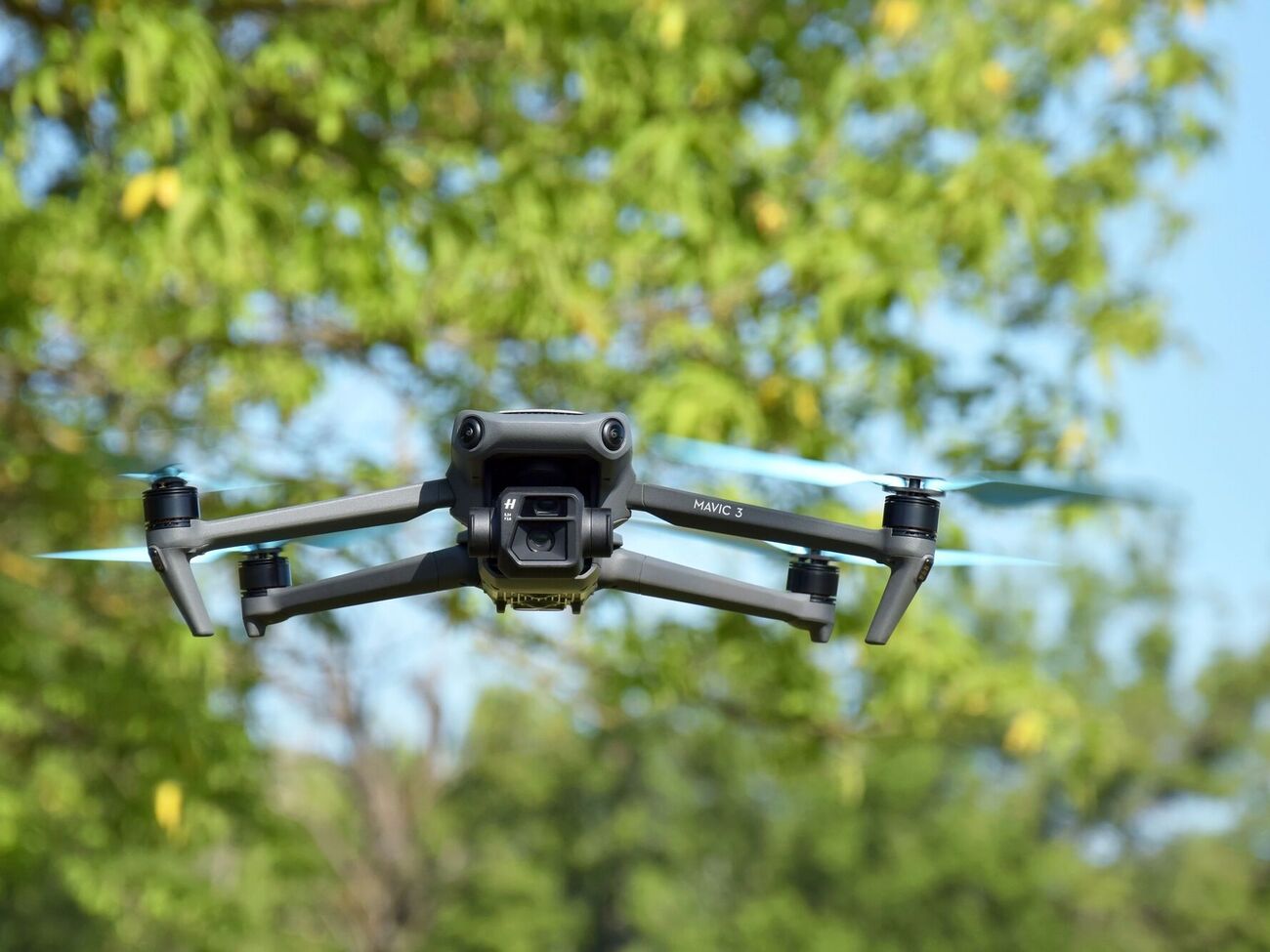 Дрони Mavic використовують на фронті як для аеророзвідки, так і для атак на ворожі цілі