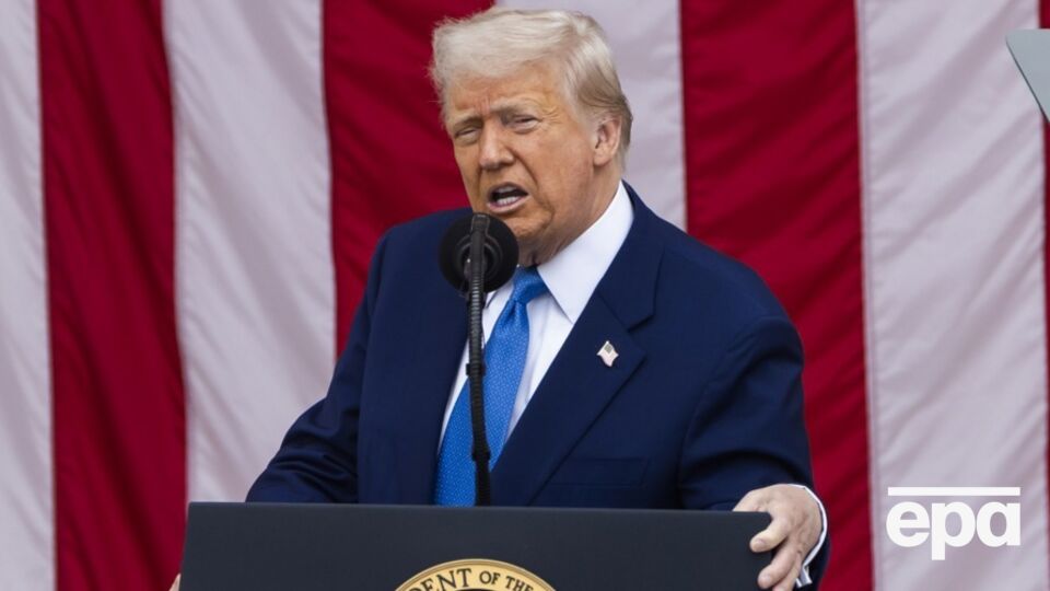 Трамп разочарован действиями Путина, но пока не хочет вводить санкции, говорят источники агентства