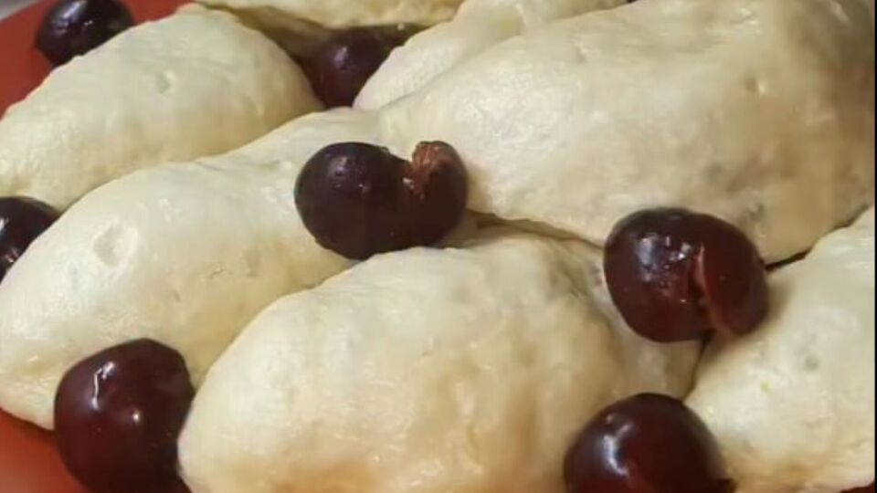 Вареники на пару можно готовить и на сковороде