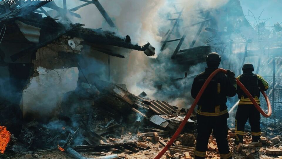 В ГСЧС показали последствия российских атак на Херсон