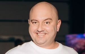 Ткач родился в 1983 году в Днепре