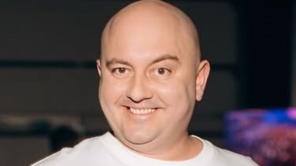 Ткач родился в 1983 году в Днепре