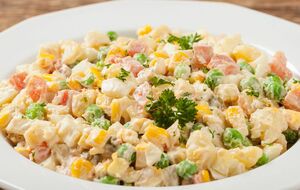 Лапшу для салата нужно запаривать в течение 15 минут