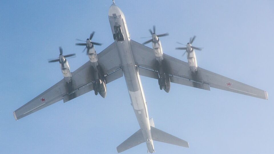 Росіяни витрачають ресурси, переганяючи авіацію з аеродрому на аеродром, сказав експерт
