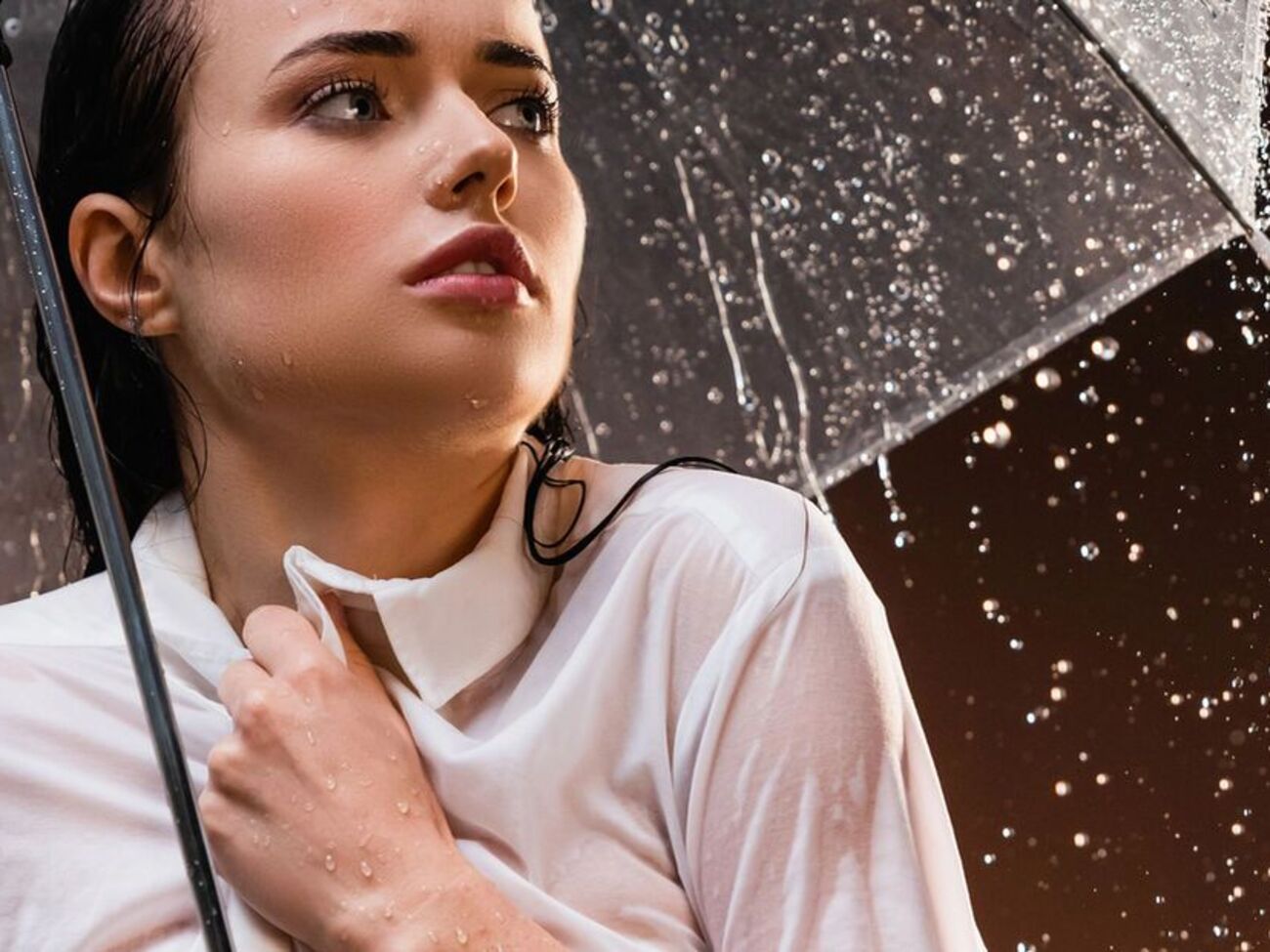 Во время грозы с молнией зонтик может представлять опасность