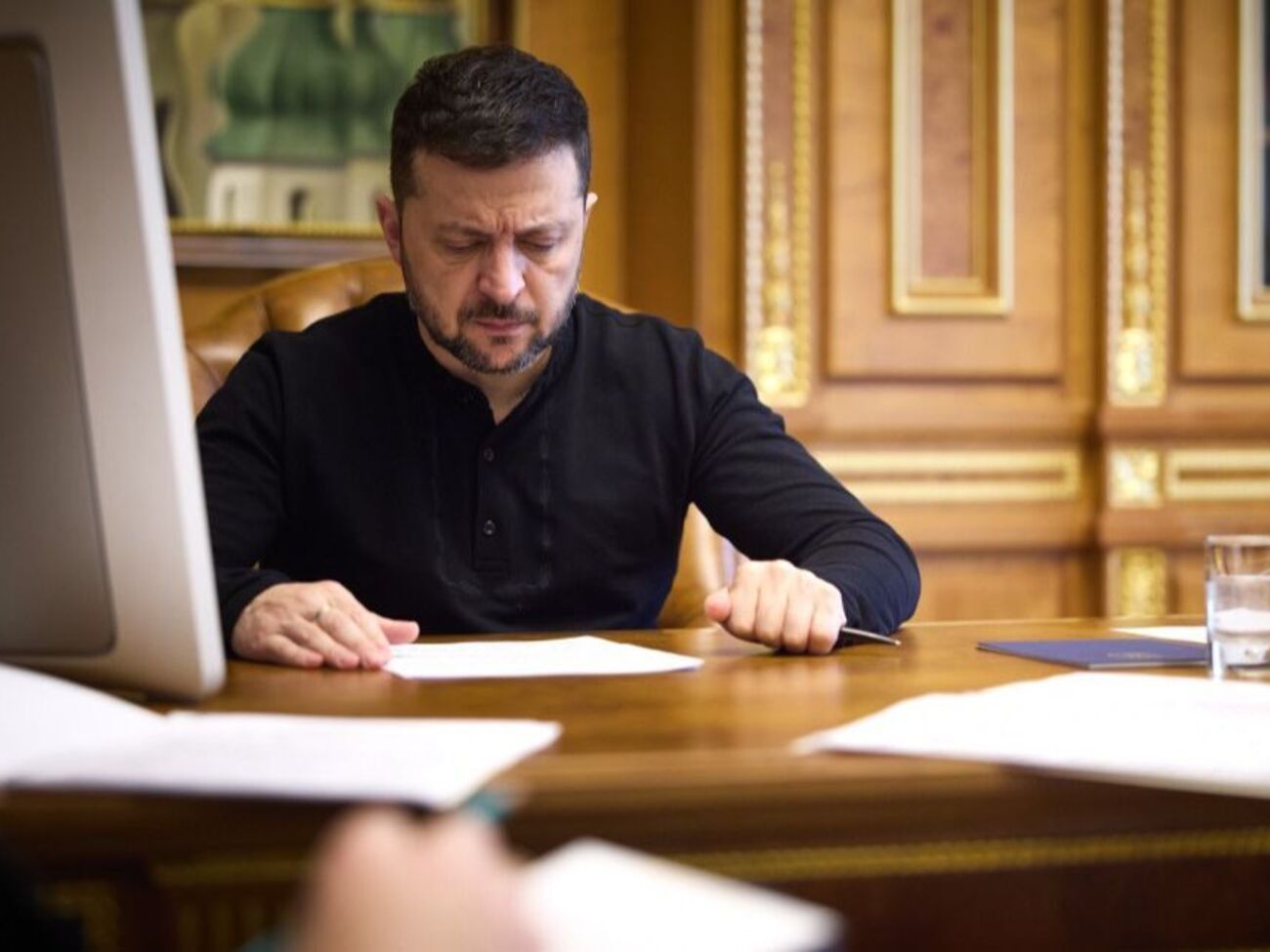 За даними журналістів, українська влада наполягає, що припинення вогню має передувати переговорам про мир