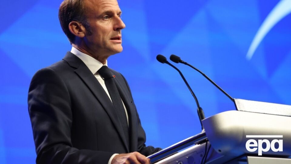 По мнению Макрона, Трамп осознал, что Путин соврал, когда заявил о готовности к миру