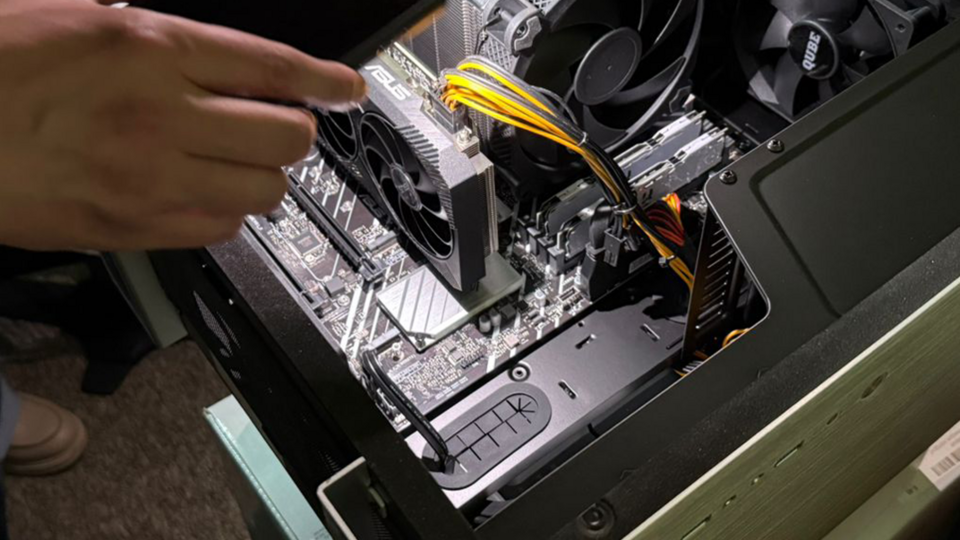 DCH заявляет, что считает массовые обыски незаконными