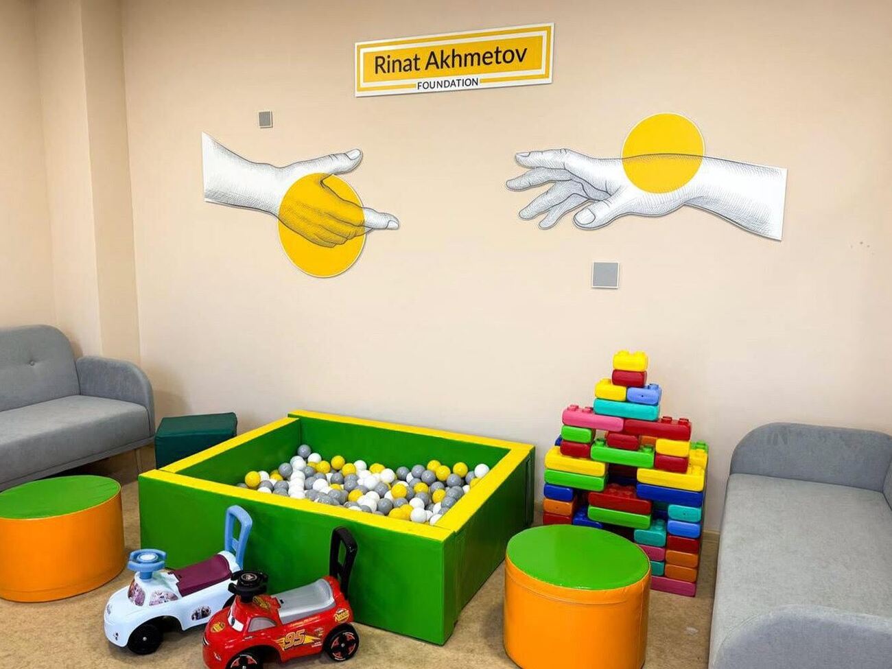 Фонд Рината Ахметова взял на себя обустройство мест совместного пользования