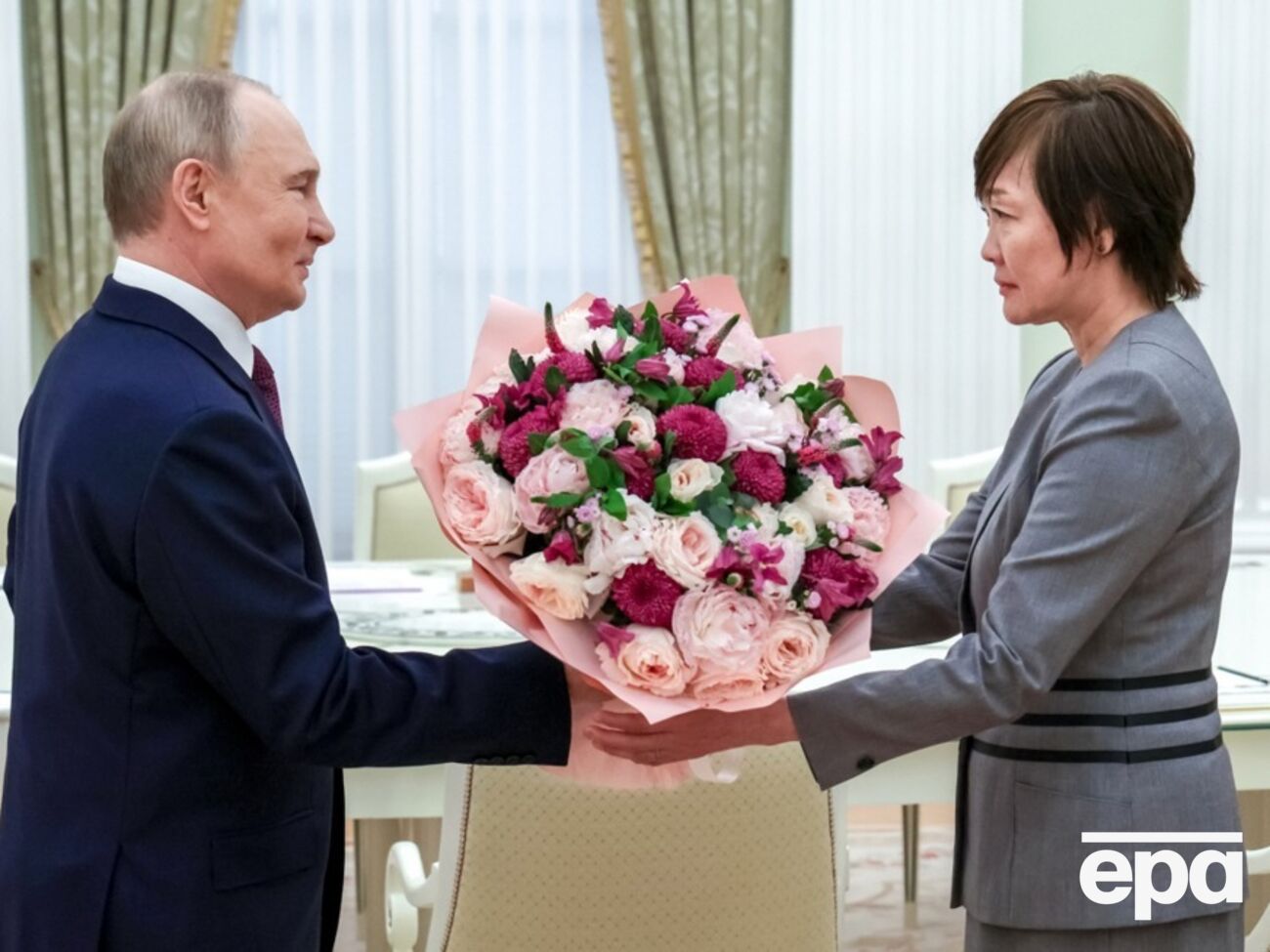 Мета візиту Абе до Москви незрозуміла. Японські ЗМІ описали її зустріч із Путіним як "дипломатію чарівності"