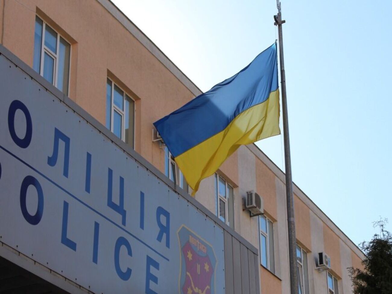 За даними ЗМІ, поліція розглядає кілька версій