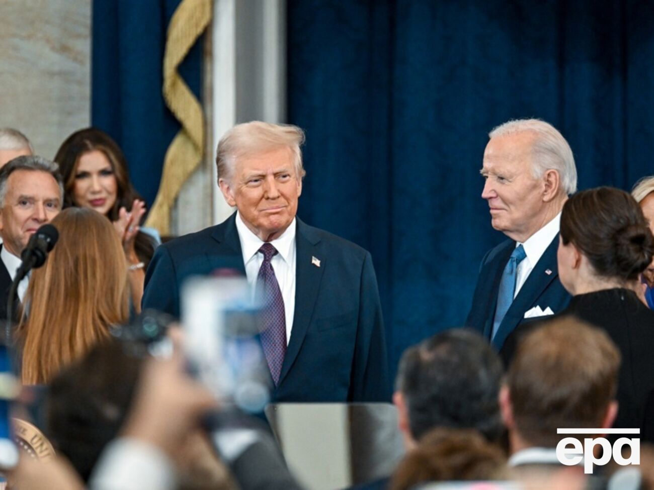 По мнению Трампа (на фото слева), Байден (на фото справа) за свою жизнь "не был умным человеком"