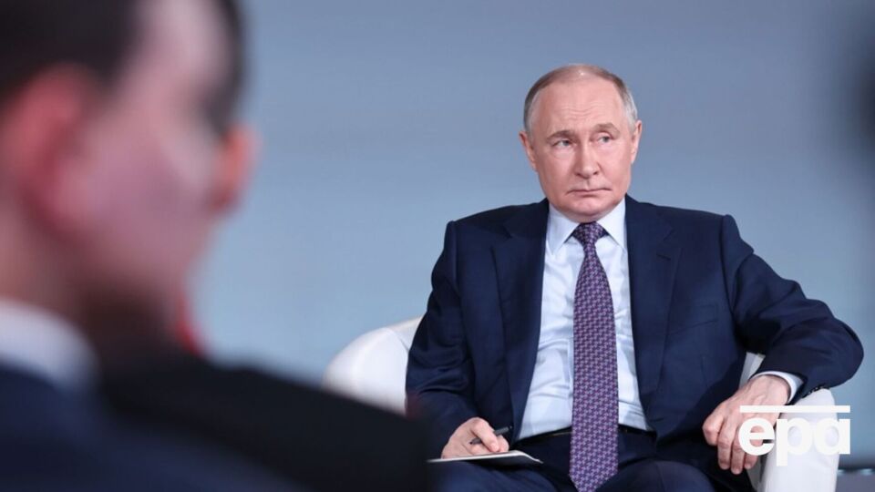Нелегітимний президент РФ вважає, що нібито має "досить сил і засобів" для завершення війни в Україні так, як "потрібно Росії"