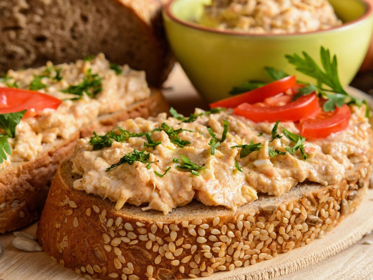 Для намазки вам понадобится 185 г консервированного тунца