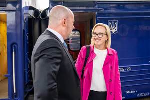 Дэвис назначили на должность 1 мая 2025 года