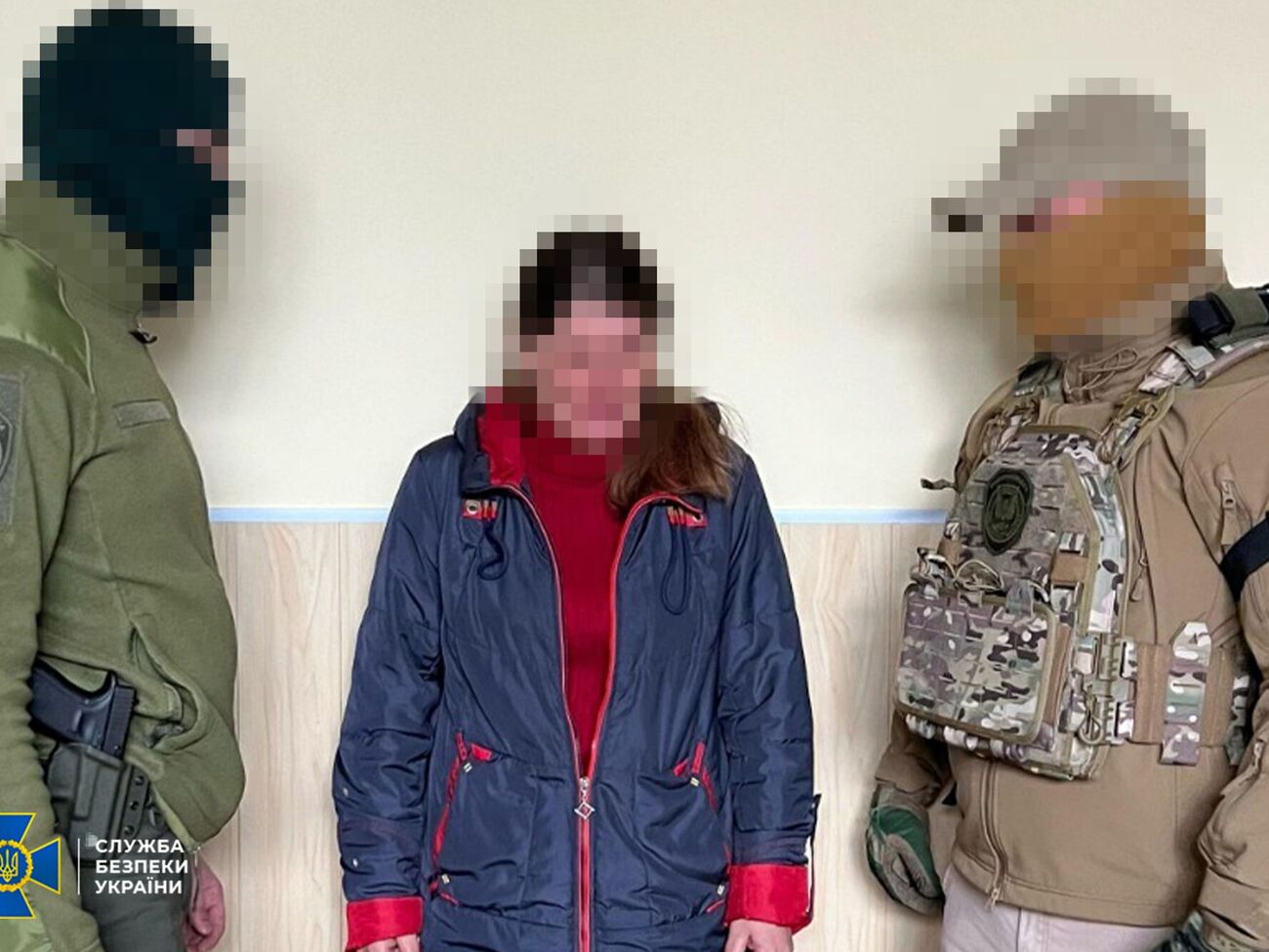 За даними слідства, фігурантка є жителькою прифронтового Мирнограда, який зазнає постійних обстрілів із боку окупантів