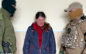 За даними слідства, фігурантка є жителькою прифронтового Мирнограда, який зазнає постійних обстрілів із боку окупантів