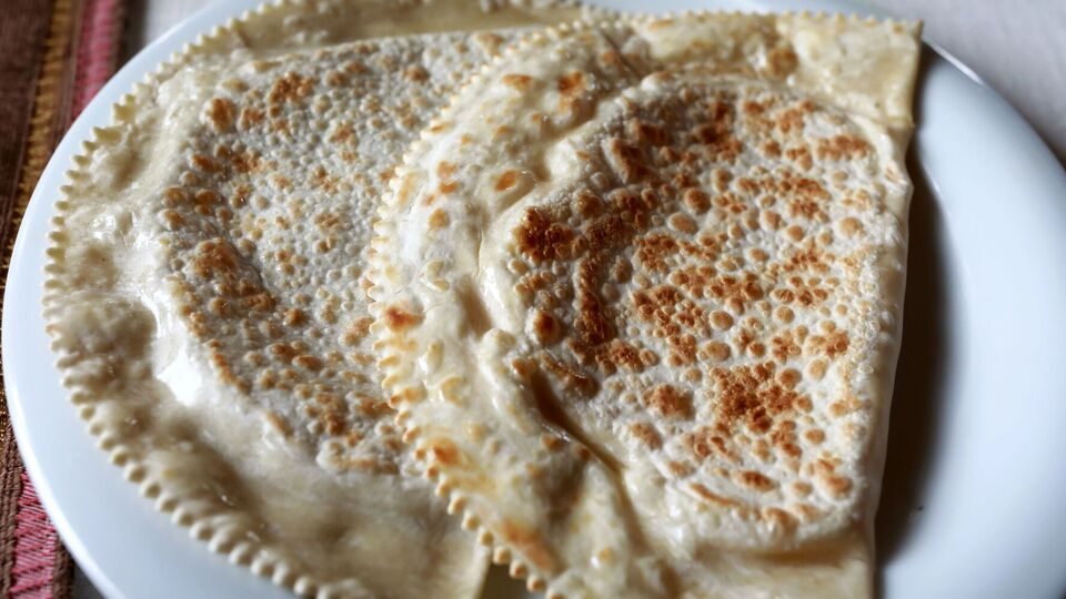 Янтыки можно приготовить на основе тортильи