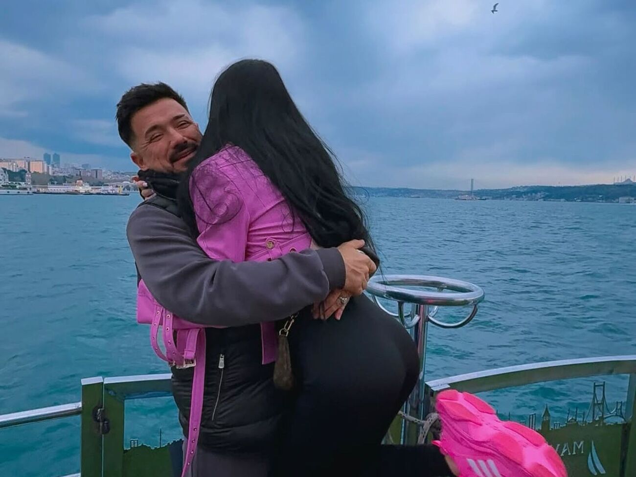 Про роман з Оверковською Налчаджиоглу повідомив у квітні