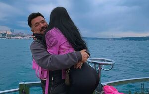 Про роман з Оверковською Налчаджиоглу повідомив у квітні