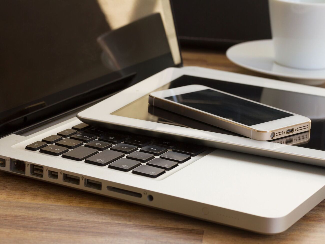 Кущ: Товары известных брендов завозят в Украину под видом дешевых аксессуаров