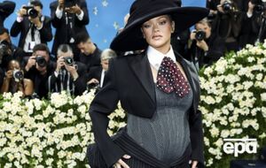 Рианна воспитывает двух детей