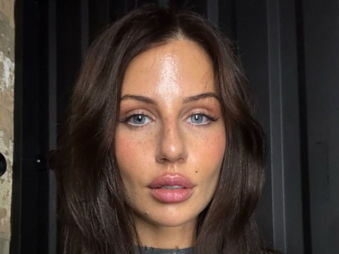 Алхім у своєму блозі використовує для музичного оформлення контенту пісні російських виконавців