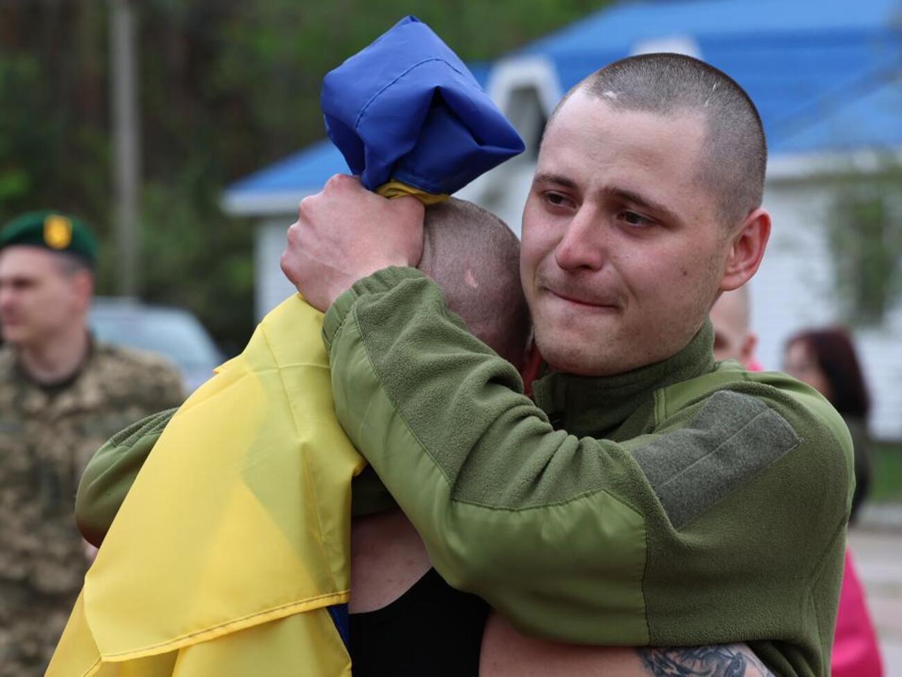 Домой вернулись три офицера и 202 солдата и сержанта