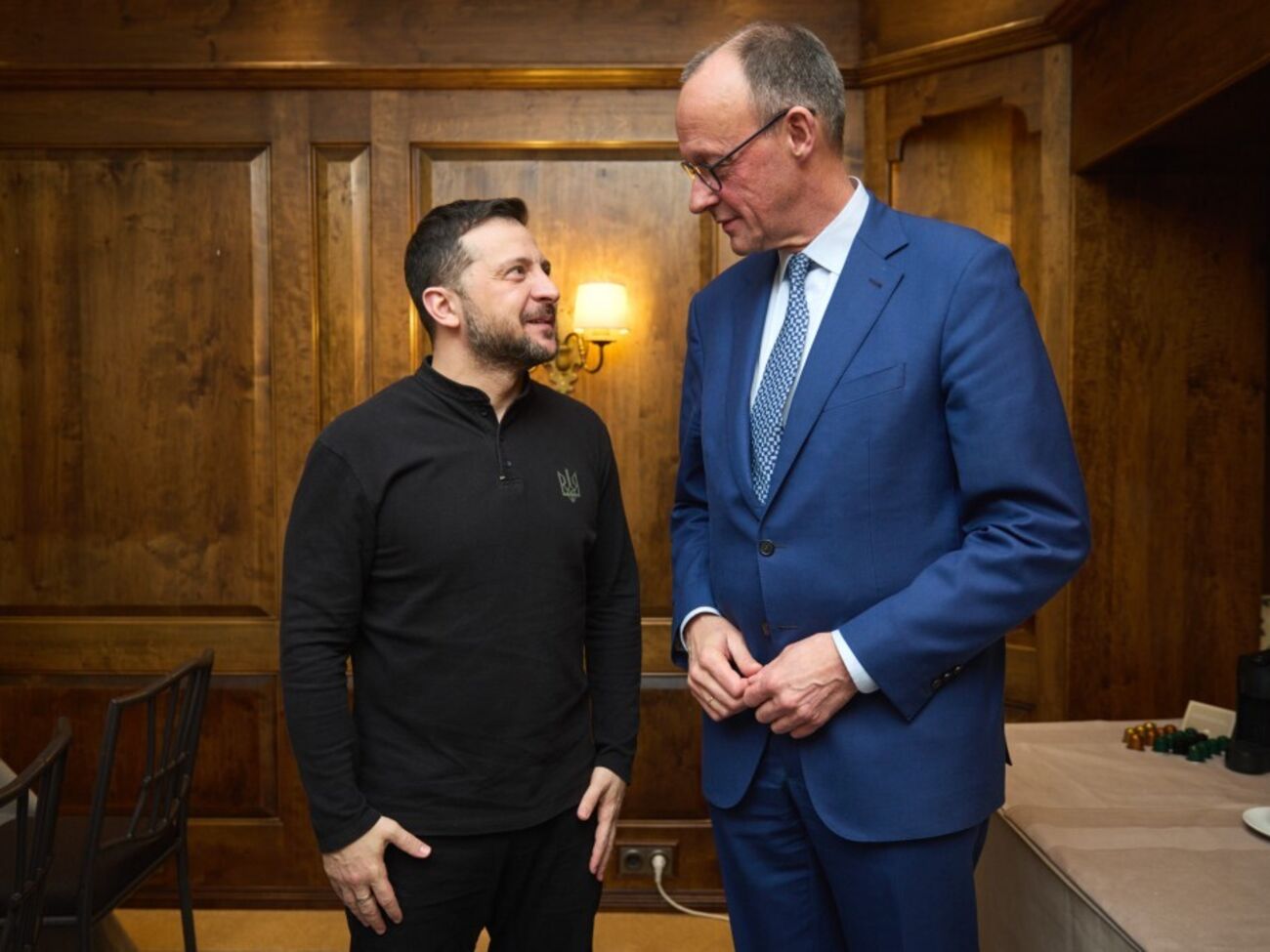 Зеленський (на фото ліворуч) висловив вдячність за підтримку Німеччині та її народу, яка "врятувала тисячі й тисячі українських життів"