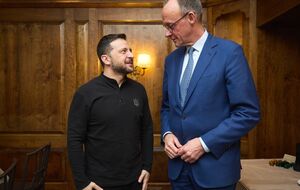 Зеленський (на фото ліворуч) висловив вдячність за підтримку Німеччині та її народу, яка "врятувала тисячі й тисячі українських життів"