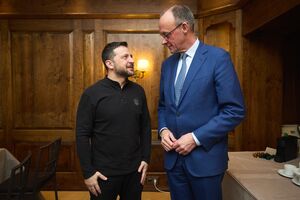 Зеленський (на фото ліворуч) висловив вдячність за підтримку Німеччині та її народу, яка "врятувала тисячі й тисячі українських життів"