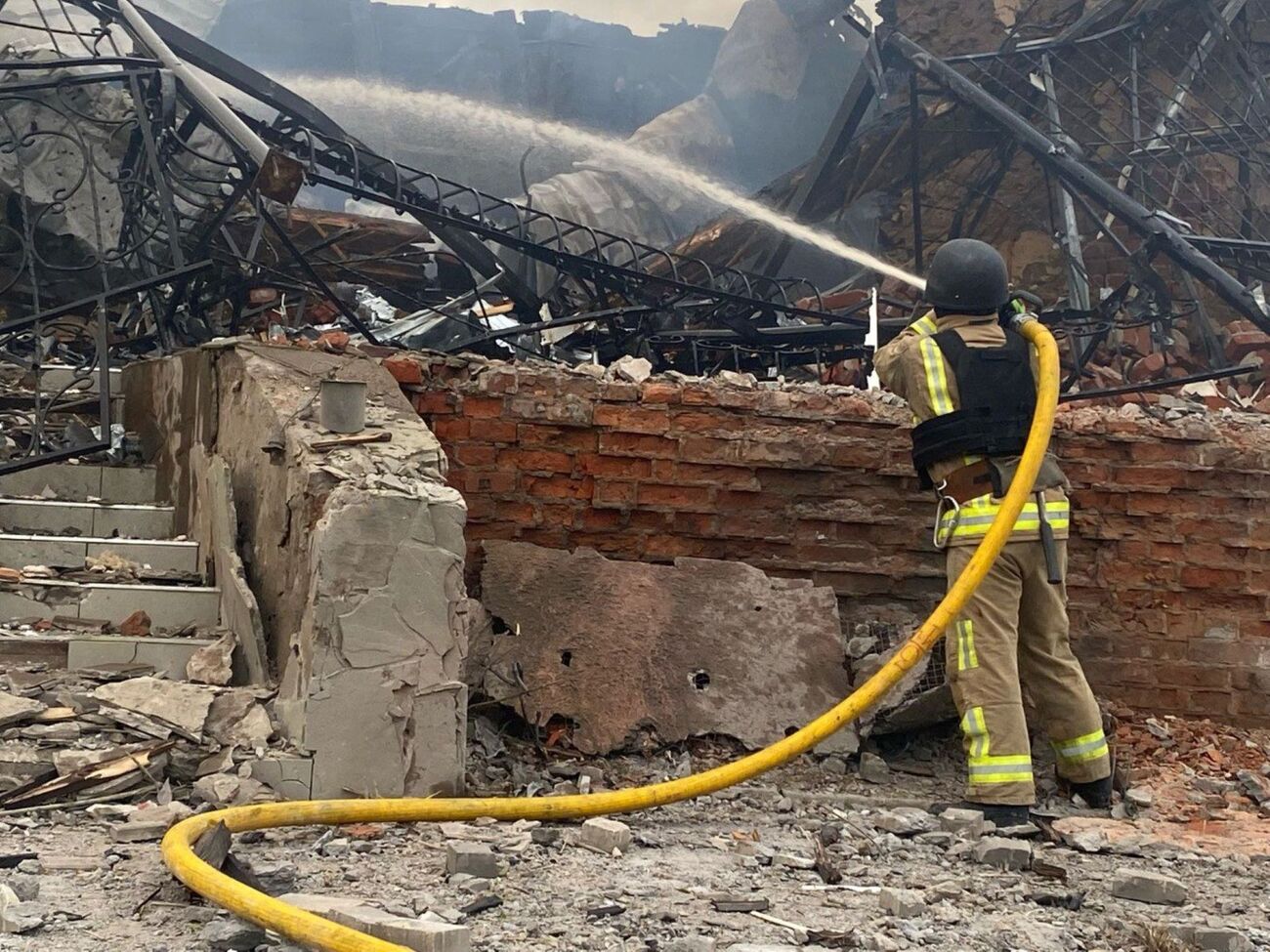 Ще одна дитина перебуває в украй важкому стані, зазначили в ОВА