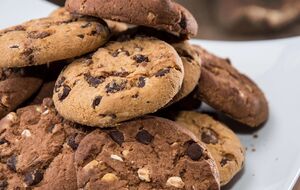 В этом рецепте нет белого сахара, зато есть карамельная панела и немного морской соли сверху