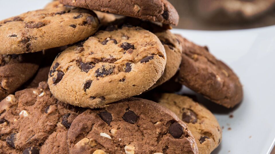 В этом рецепте нет белого сахара, зато есть карамельная панела и немного морской соли сверху