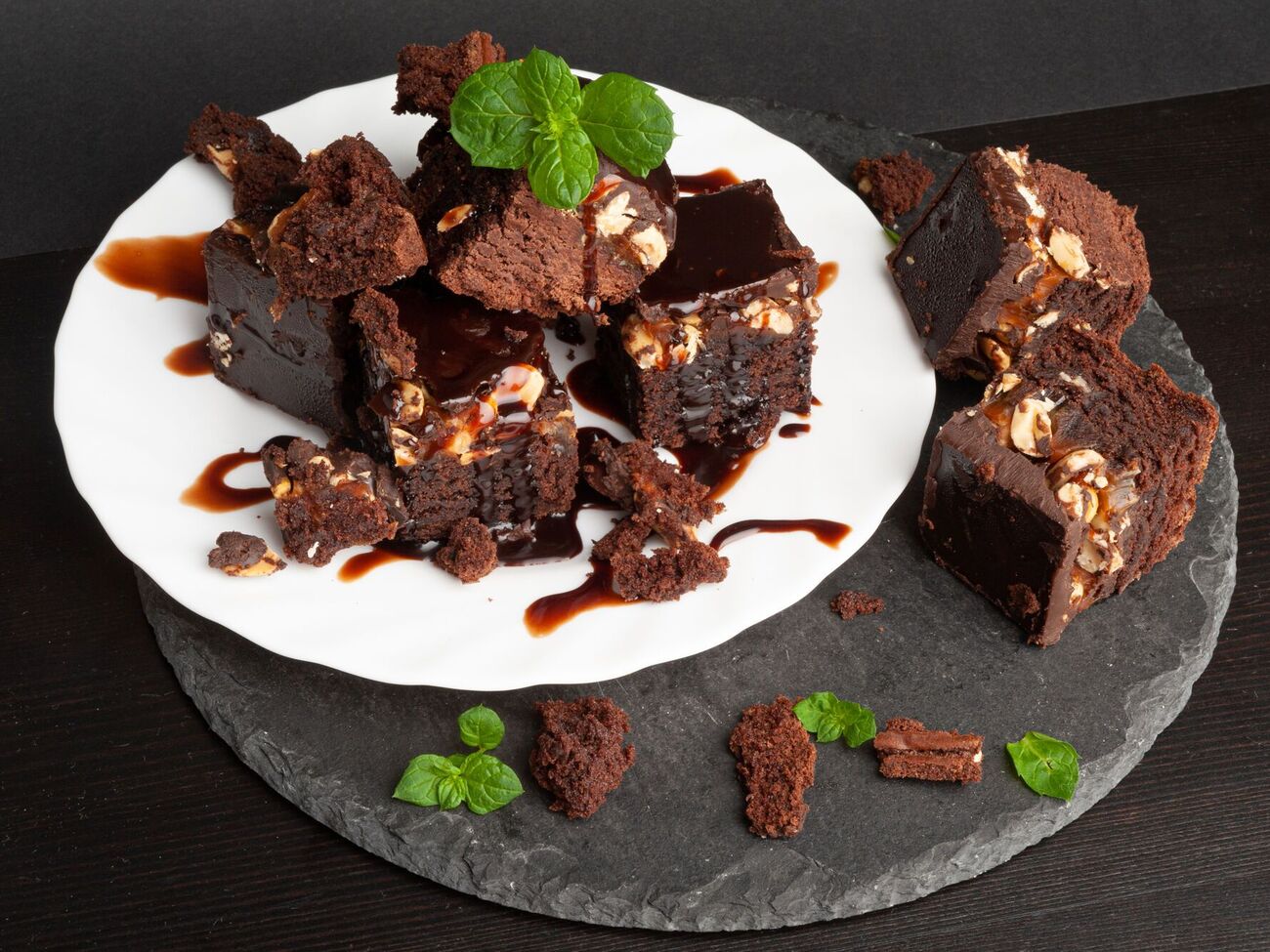 Брауни подают охлажденным