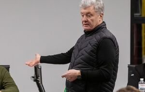 Отказ фракции "Евросолидарность" поддержать соглашение создает сигнал о якобы политической несогласованности внутри Украины, подчеркнул политолог