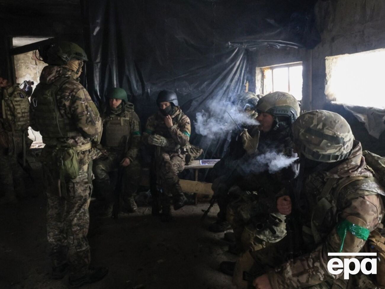 Більшість (73%) курить звичайні сигарети