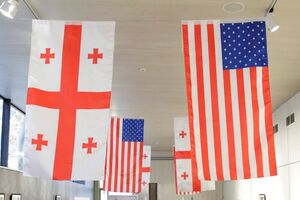 Співробітникам посольства США рекомендували уникати трьох ТЦ