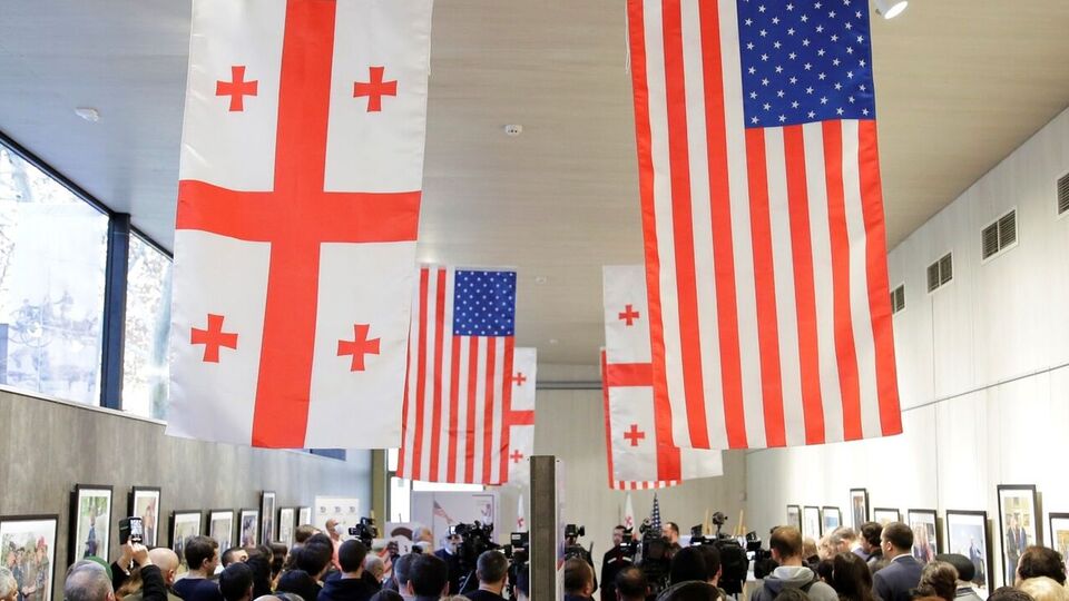 Сотрудникам посольства США рекомендовали избегать трех ТЦ