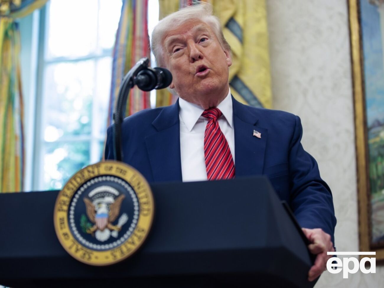 По словам Трампа, в российско-украинских переговорах США доходят до точки, когда придется принимать "некоторые решения", и он "не рад этому"