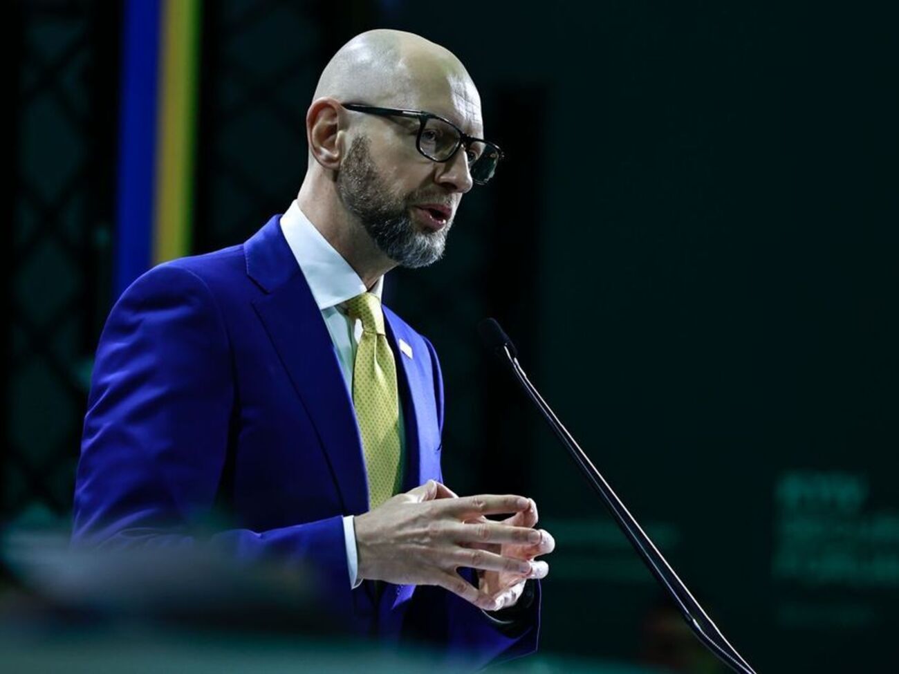 Дипломатия должна подкрепляться военной мощью – Яценюк