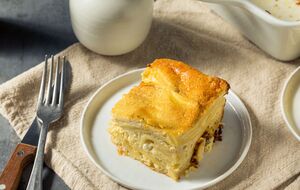 Перед запеканием блюдо смазывают желтком