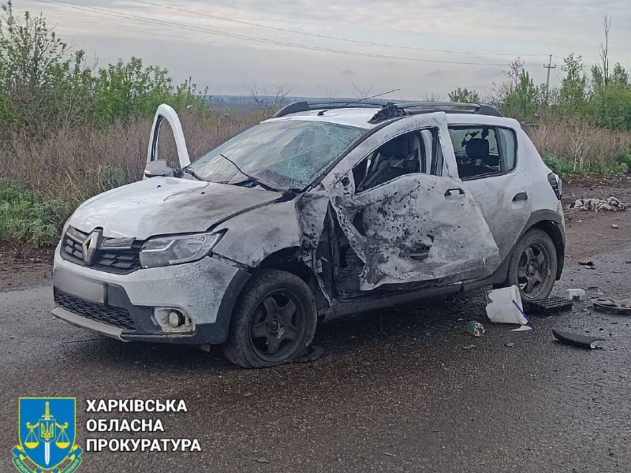 Россияне ударили БПЛА по гражданской машине