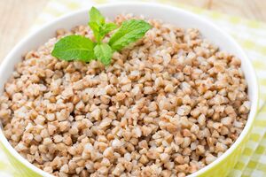 Щоб приготувати гречку, на одну частину крупи знадобиться дві частини води