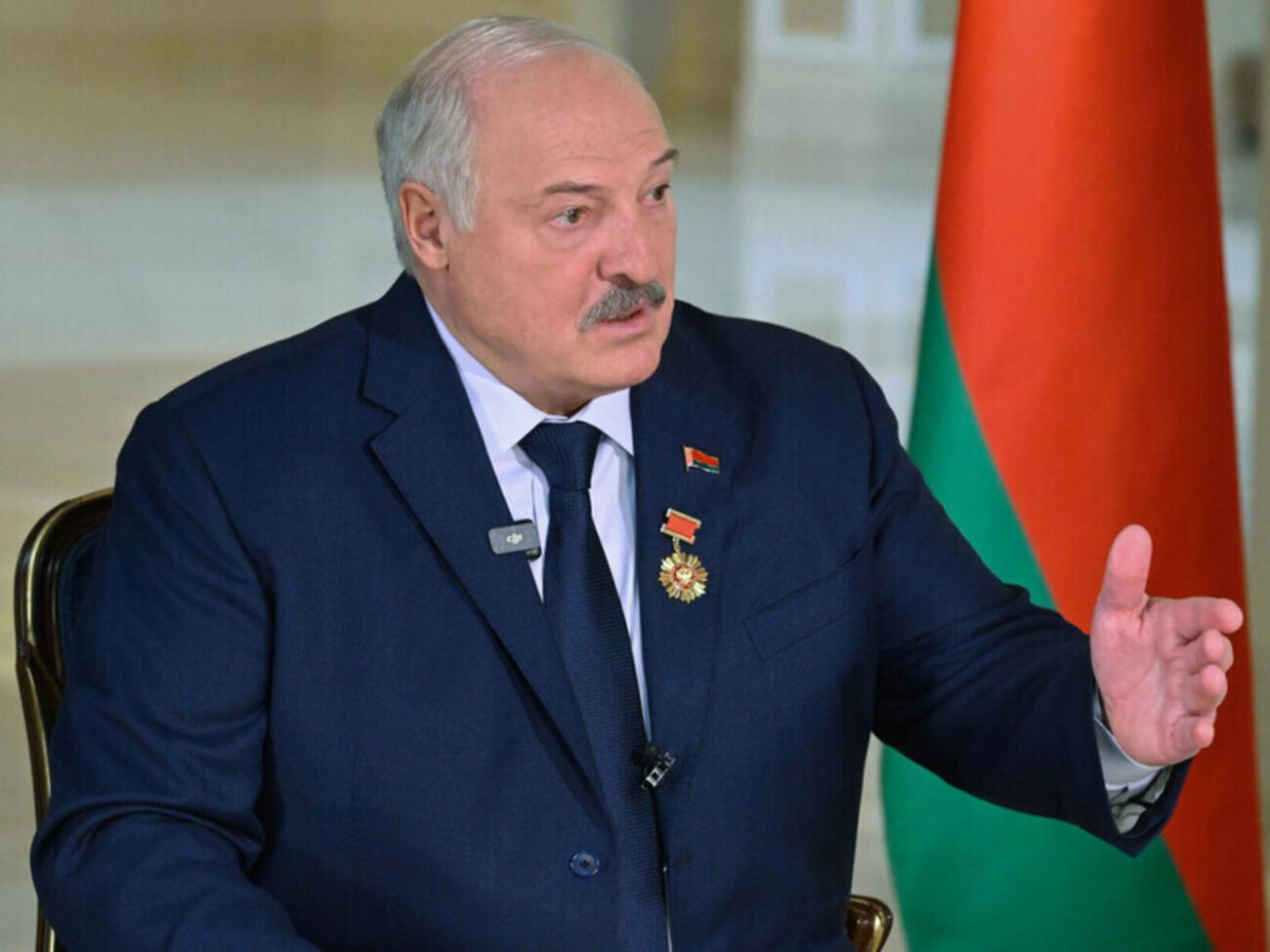 Лукашенко: Ну, я трошки затримався, але потерпіть