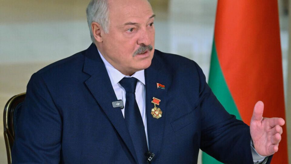 Лукашенко: Ну, я трошки затримався, але потерпіть