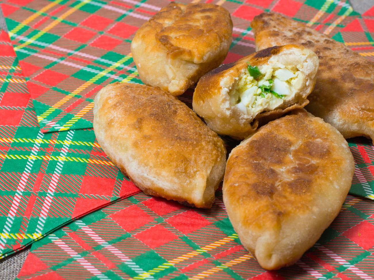 Пиріжки смажать до золотавої скоринки